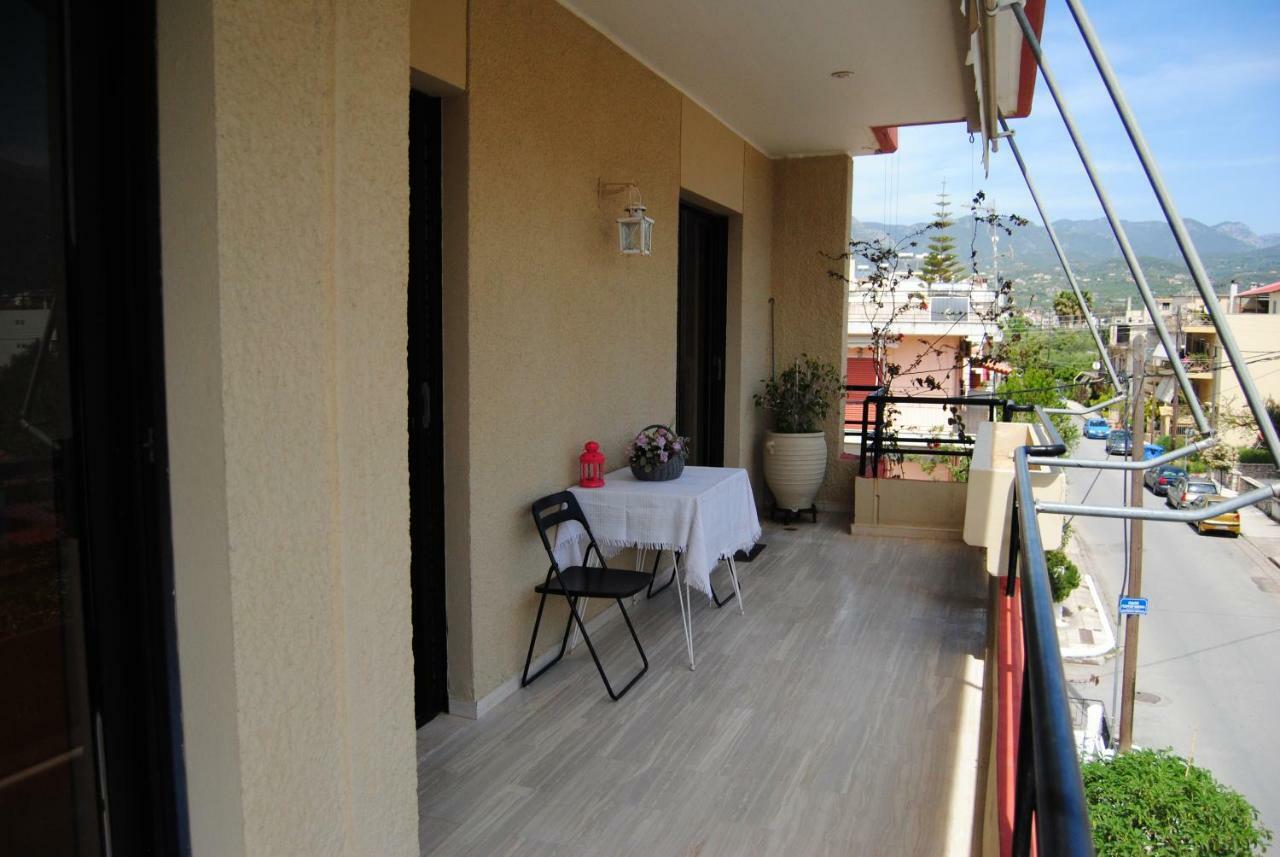 Apartment By The Beach Каламата Экстерьер фото
