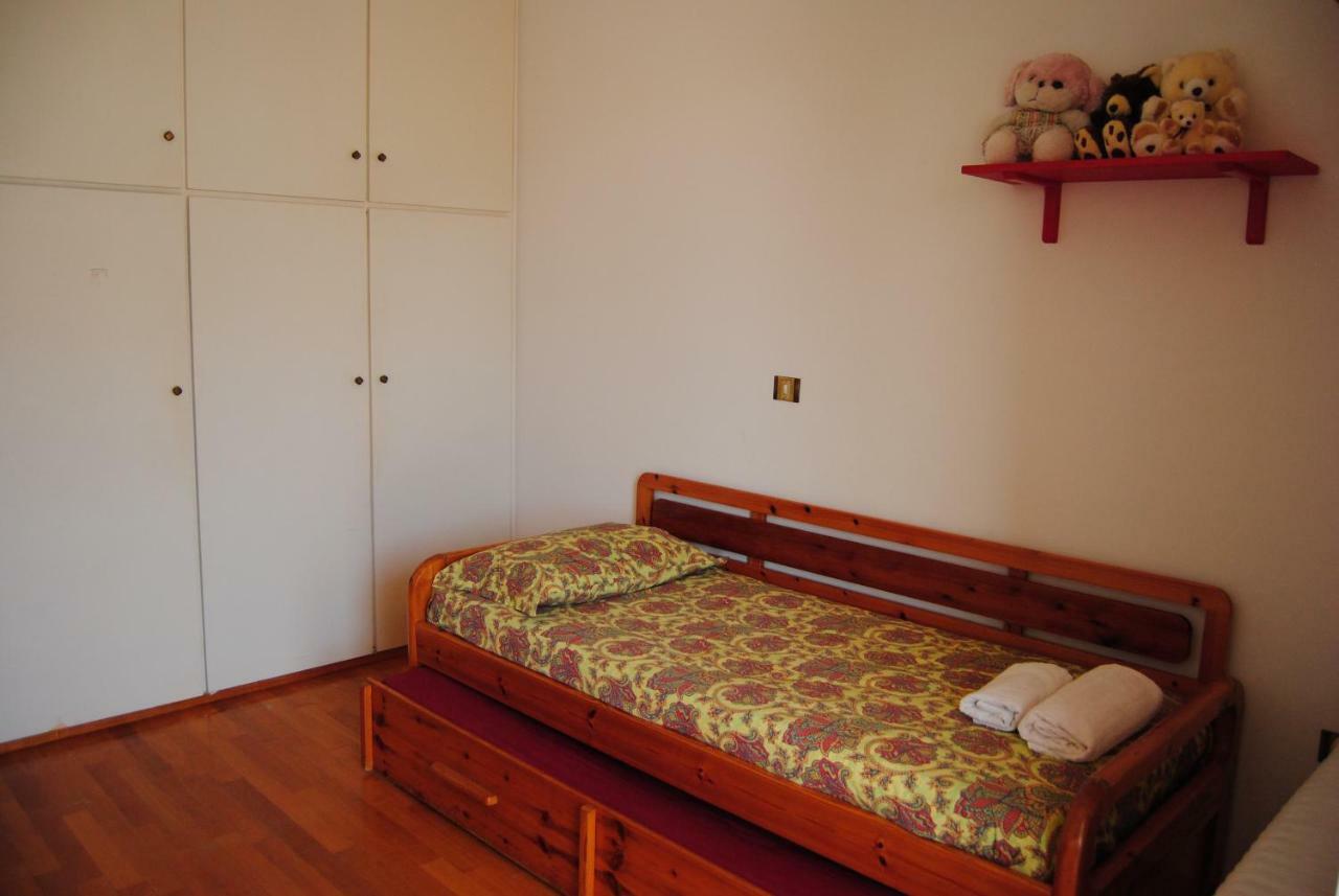 Apartment By The Beach Каламата Экстерьер фото