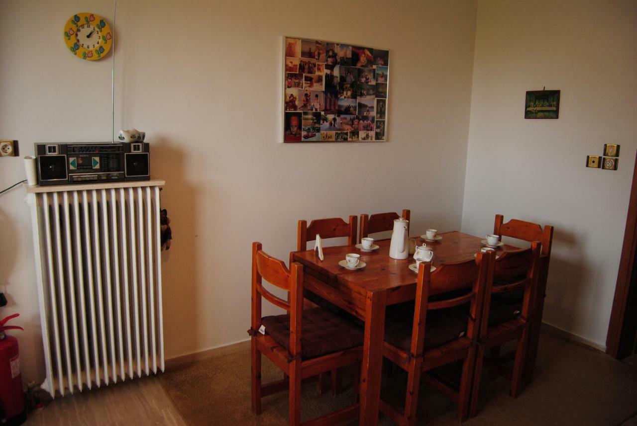 Apartment By The Beach Каламата Экстерьер фото