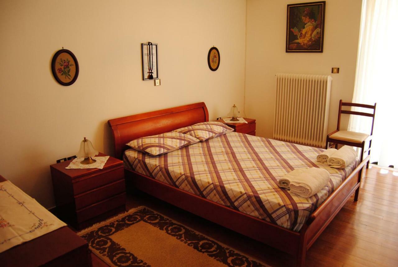 Apartment By The Beach Каламата Экстерьер фото