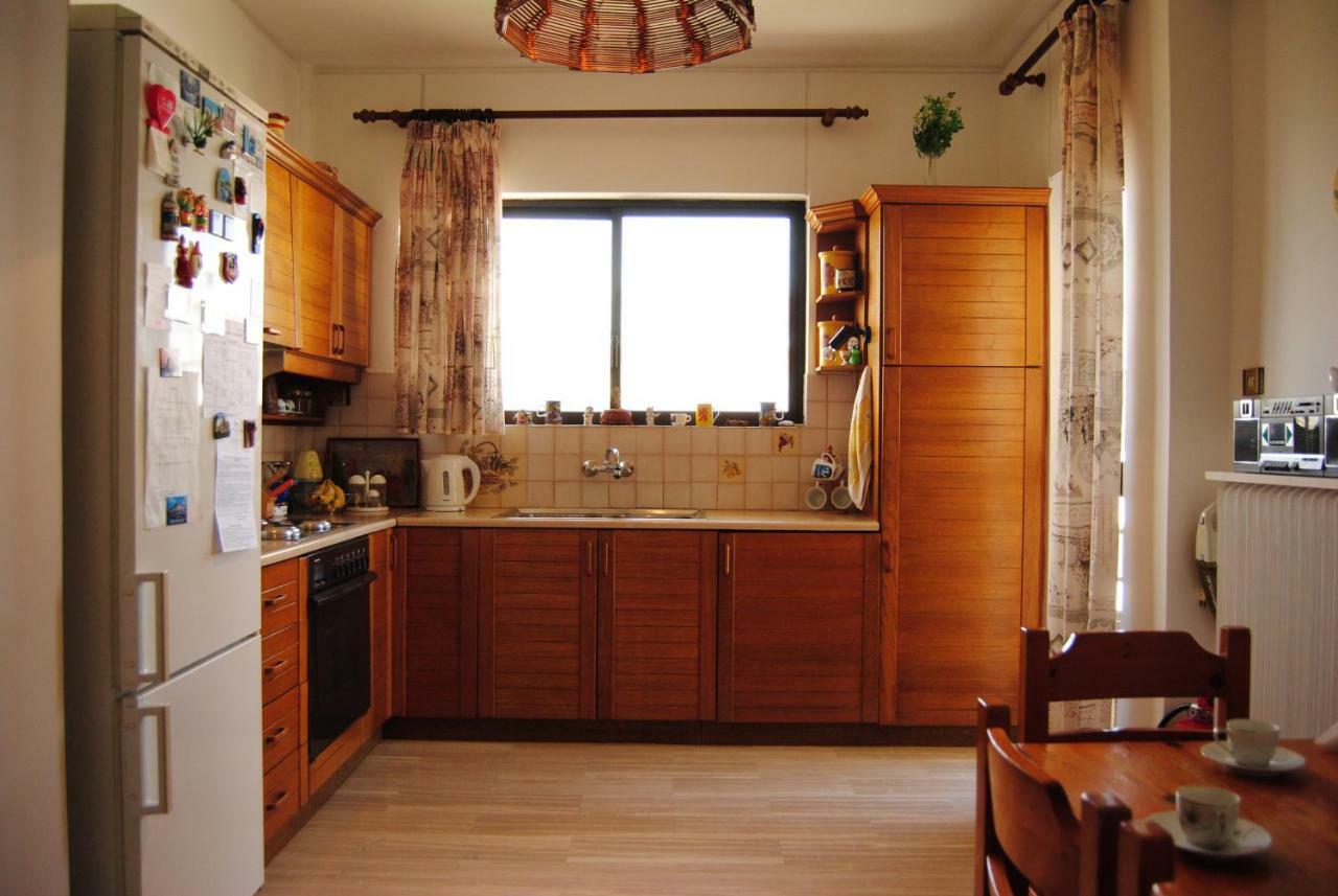 Apartment By The Beach Каламата Экстерьер фото